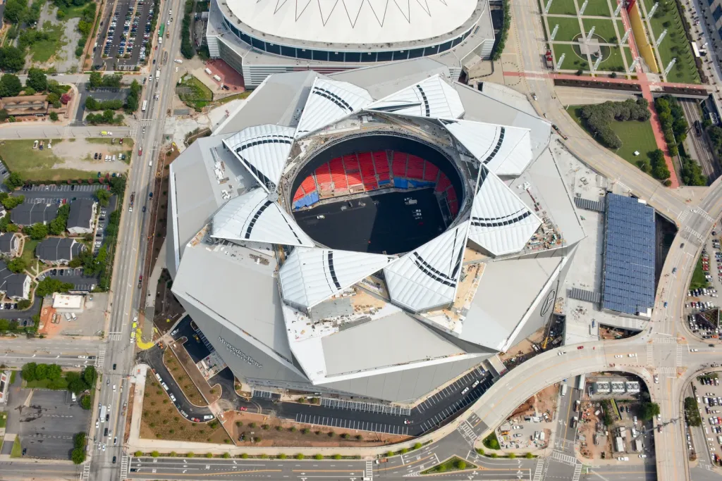 سقف متحرک falcons stadium